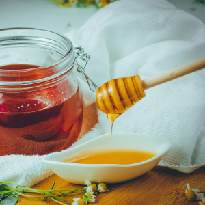 How to use honey to prevent PMS, boost your immunity, and feel sexy (including 3 of my favorite recipes)